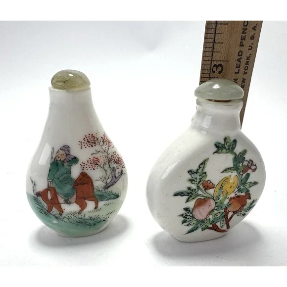 Chinese Style Lot of 2 Vintage Porcelain Snuff Bottles w Stopper Spoons - Picture 5 of 5
